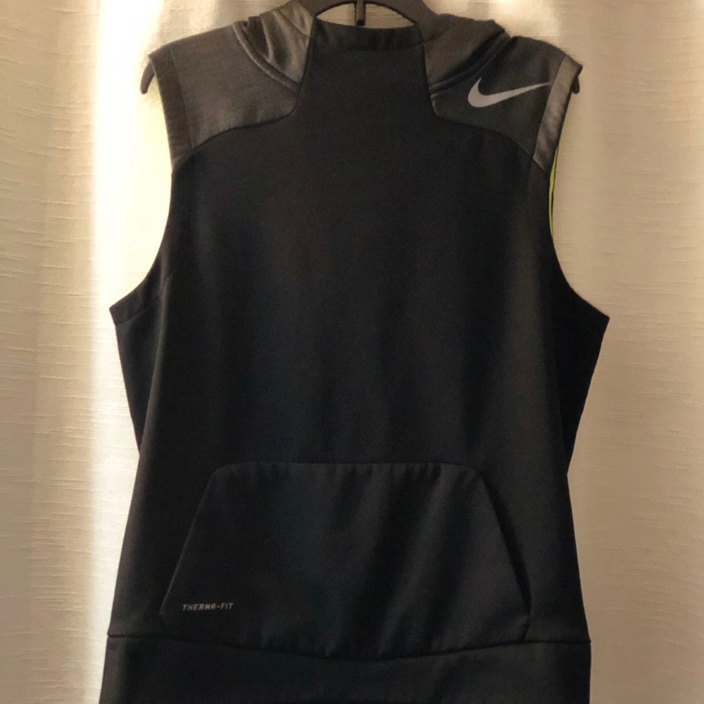 *SOLD*    NIKE Sleeveless Therma Fit Hoodie